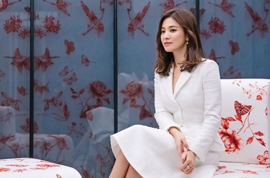 Chuyện làng sao - Song Hye Kyo vướng tin quay lại với Song Joong Ki vì chiếc nhẫn 'khả nghi'
