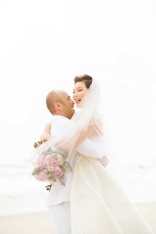 Chuyện làng sao - Xuân Lan bất ngờ làm đám cưới ở Đà Nẵng trong ngày đầu năm mới