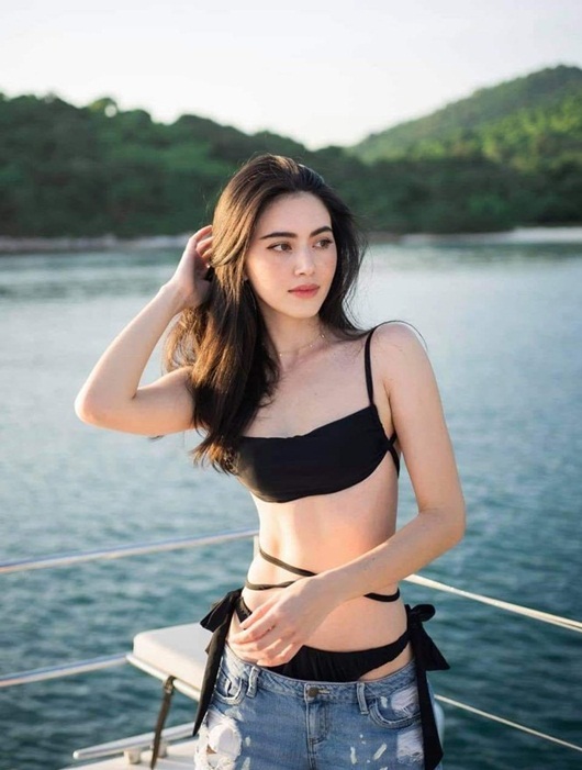 Tin tức giải trí - 'Ma nữ đẹp nhất Thái Lan' Mai Davika khoe đường cong mỹ miều với bikini