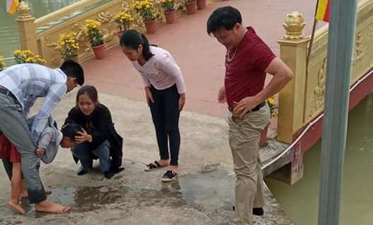 Việc tốt quanh ta - Thầy giáo ở Nghệ An lao xuống hồ cứu cháu bé gặp nạn khi đi chơi xuân