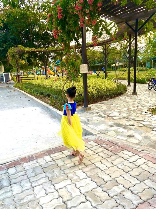 Tin tức giải trí - Á hậu Trịnh Kim Chi hé lộ vườn hoa trái xanh mướt mắt bên trong biệt thự rộng 200m2 (Hình 4).