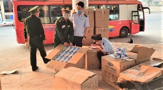 Tin trong nước - Chuyển giao 64.700 khẩu trang y tế bị bắt giữ ở Quảng Trị để phòng chống dịch Covid-19