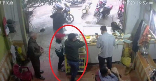 An ninh - Hình sự - Tạm giữ người đàn ông đi cùng nữ sinh lớp 8 mất tích ở Nghệ An