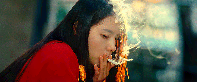 Tin tức giải trí - Mỹ nhân xứ Hàn hy sinh hình ảnh trong sáng, phì phèo điếu thuốc trên màn ảnh (Hình 3).