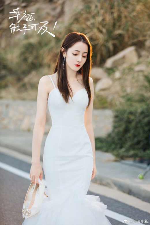 Tin tức giải trí - Nhiệt Ba khoe nhan sắc diễm lệ khi diện váy cưới, 'body cực phẩm' là điều khiến dân tình trầm trồ (Hình 6).
