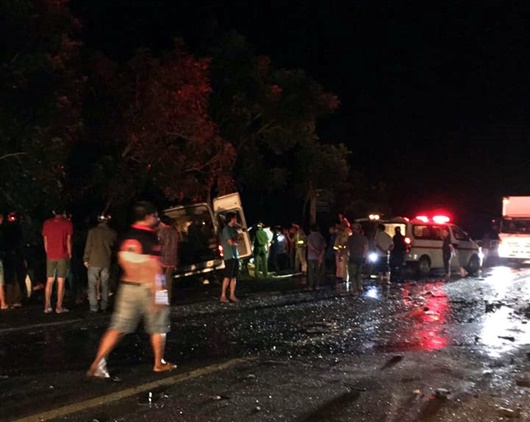 Tin trong nước - Bình Thuận: Xe khách va chạm xe tải, 8 người tử vong