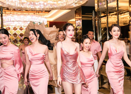 Tin tức giải trí - Ngọc Trinh tiết lộ tiệc sinh nhật hồng rực, diện váy ngắn xẻ sâu khoe vũ đạo uyển chuyển hút mắt