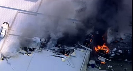 Tin thế giới - Australia: Máy bay đâm thủng nóc trung tâm thương mại, nổ kinh hoàng (Hình 3).