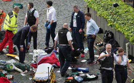 Tin thế giới - Xem lại những diễn biến chính của vụ khủng bố gần tòa nhà Quốc hội Anh (Hình 4).