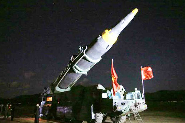 Tin thế giới - Kim Jong-un ăn mừng vụ thử tên lửa ‘hạt nhân’ thành công nhất từ trước tới nay (Hình 9).