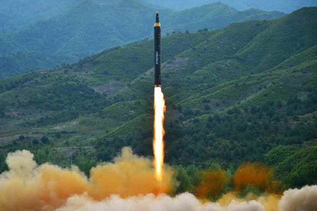 Tin thế giới - Kim Jong-un ăn mừng vụ thử tên lửa ‘hạt nhân’ thành công nhất từ trước tới nay (Hình 10).