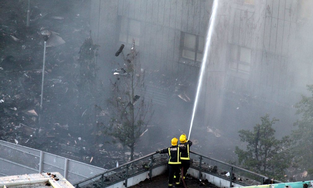 Tin thế giới - Tháp chung cư bốc cháy ở London do nổ tủ lạnh, ít nhất 6 người chết, 70 người bị thương (Hình 4).