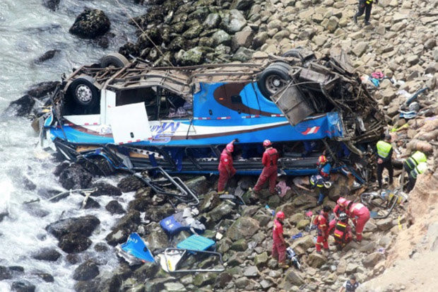 Tin thế giới - Peru: Xe buýt va chạm xe tải tại ‘đường cong ma quỷ’, 36 người thiệt mạng (Hình 4).