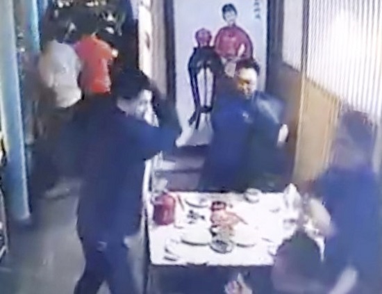 Tin thế giới - Bắc Kinh: Tấn công bằng dao tại trung tâm mua sắm, 13 người thương vong