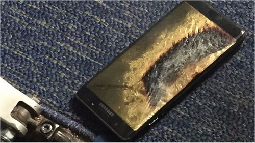 Sản phẩm số - Hành khách phát hoảng, chạy khỏi máy bay vì Galaxy Note7 bốc khói