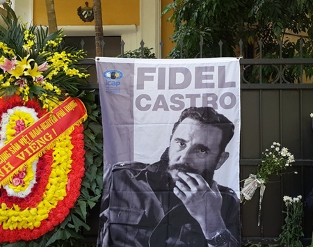 Tin trong nước - Tổng bí thư Nguyễn Phú Trọng viếng ông Fidel Castro