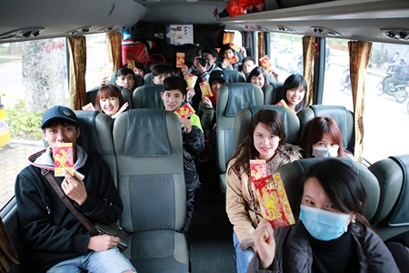 Chuyện học đường - 2.000 sinh viên được đi xe miễn phí về quê đón Tết Đinh Dậu