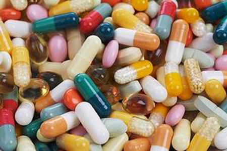 Kinh doanh - Phó Thủ tướng chỉ đạo sửa đổi quy định mua biệt dược gốc để giảm giá thuốc