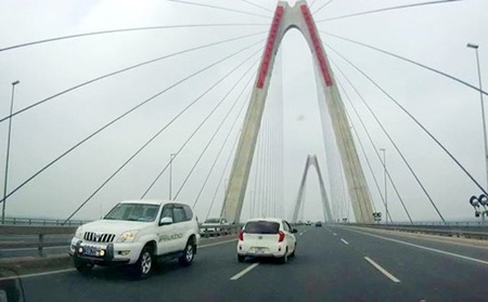 Tin trong nước - Bộ Y tế giải thích về xe biển xanh ngược chiều trên cầu Nhật Tân