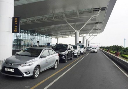 Thị trường - Đi sân bay Nội Bài chỉ 150.000 đồng, taxi hết thời “làm giá”