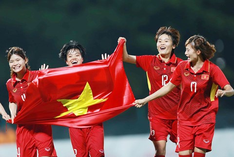 Thể thao - Chuyển hết tiền thưởng từ đội nam sang, tuyển bóng đá nữ Việt Nam nhận gần 4 tỷ đồng