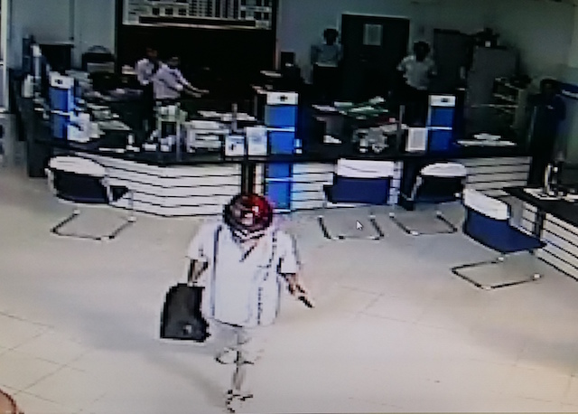 Tin tức - Công bố hình ảnh tên cướp ngân hàng ở Vĩnh Long