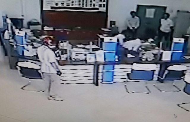 Tin tức - Công bố hình ảnh tên cướp ngân hàng ở Vĩnh Long (Hình 2).