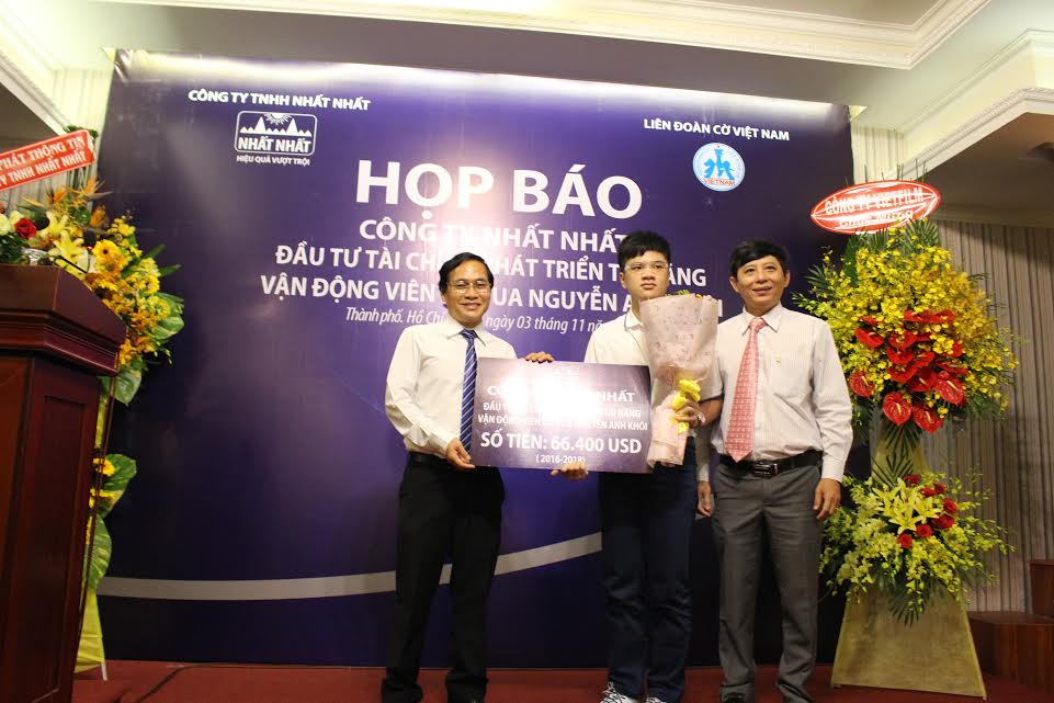 “Thần đồng cờ vua” Nguyễn Anh Khôi nhận gói tài trợ tiền tỉ - Ảnh 1