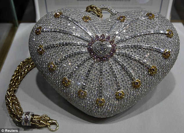Tin tức - Giới siêu giàu chi hơn 86 tỷ đồng cho chiếc túi xách kim cương đắt nhất thế giới