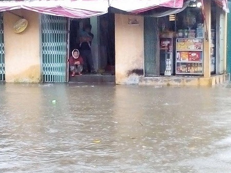 Tin trong nước - Huế: Nước sông tiếp tục dâng cao, nhiều nhà dân ngập nặng hơn 1m (Hình 3).
