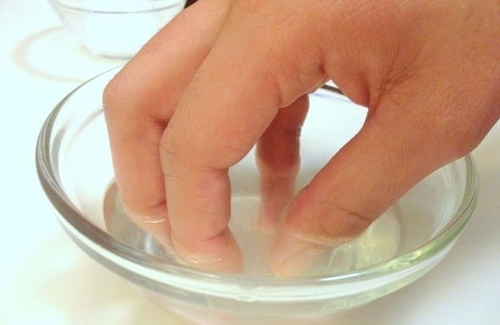 Mách bạn 5 cách làm sạch và trắng móng tay hiệu quả