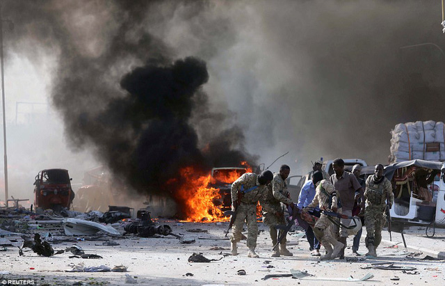 Tin tức - Hiện trường vụ đánh bom đẫm máu khiến 276 người thiệt mạng ở Somalia (Hình 4).