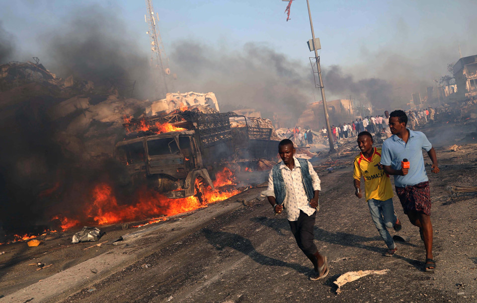 Tin tức - Hiện trường vụ đánh bom đẫm máu khiến 276 người thiệt mạng ở Somalia (Hình 7).