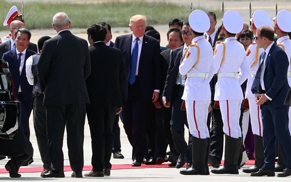 Tin tức - Tổng thống Mỹ Donald Trump đã đến Đà Nẵng (Hình 4).