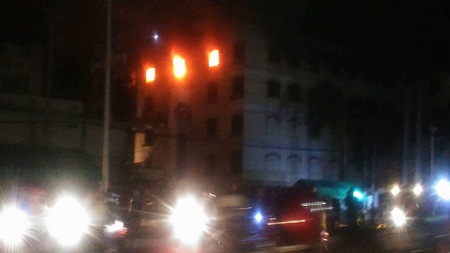 Tin trong nước - Tòa nhà 5 tầng ở Cần Thơ lại bốc cháy, cứu hỏa TP HCM xuống chi viện (Hình 2).