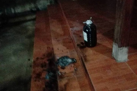 Tin trong nước - Thông tin bất ngờ vụ nhà nguyên Bí thư huyện bị ném 'bom xăng'