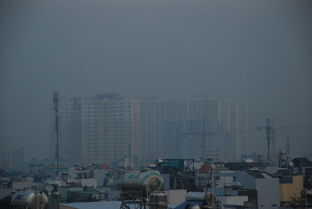Tin trong nước - Sương mù dày đặc bao phủ Sài Gòn, người dân thích thú (Hình 3).