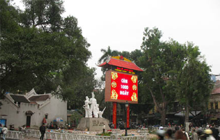 Tin tức - Hà Nội yêu cầu tháo dỡ đồng hồ đếm ngược khỏi đền Bà Kiệu