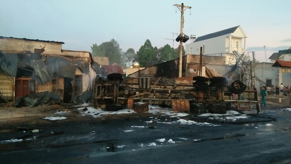 Tin tức - Vụ xe bồn bốc cháy làm 6 người chết ở Bình Phước: Hé lộ nguyên nhân vụ tai nạn