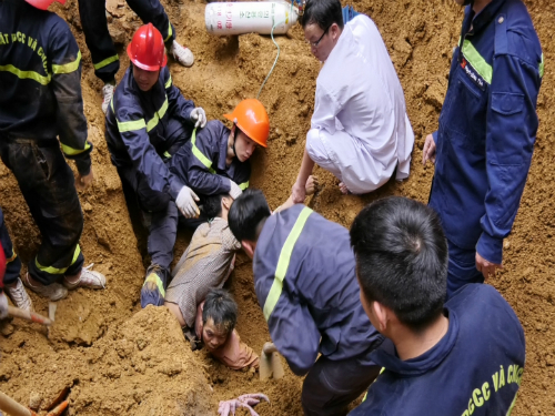 Tin tức - Sạt lở đất vùi lấp 4 người, 3 người chết ở Lào Cai (Hình 2).