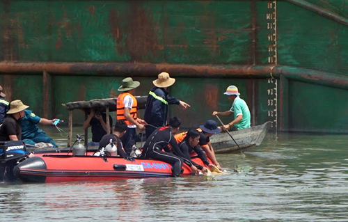 Tin tức - Vụ lật sà lan trên sông Đồng Nai: Tìm thấy 2 thi thể