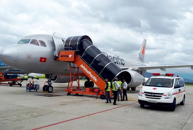 Tin tức - Máy bay đi Đà Lạt hạ cánh khẩn cấp ở Đà Nẵng để cứu hành khách sốc thuốc tiền đình