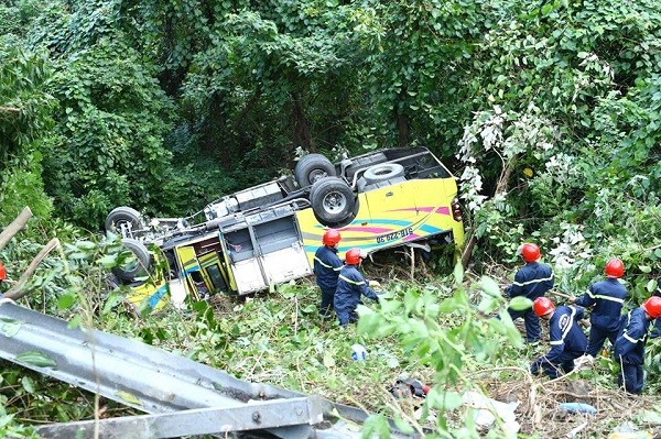 Tin tức - Vụ xe khách lao xuống vực ở đèo Hải Vân: Vị trí xảy ra vụ tai nạn từng cướp đi 2 sinh mạng