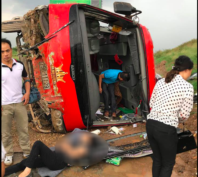 Tin tức - Tin tai nạn giao thông mới nhất ngày 3/2/2019: Xe khách cán chết cô gái trẻ trên đường về quê ăn Tết