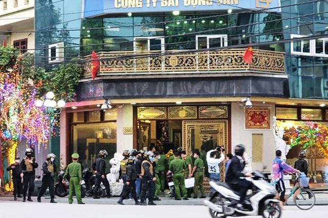An ninh - Hình sự - Vụ vợ chồng đại gia đất Thái Bình bị bắt giữ: 'Đàn em' của Đường 'Nhuệ' ra đầu thú