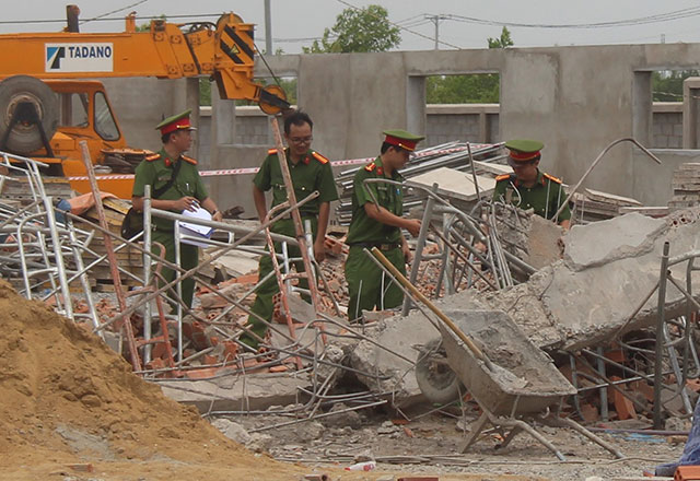Tin trong nước - Vụ sập tường 10 người chết ở Đồng Nai: Dừng thi công 1 tuần các công trình tương tự