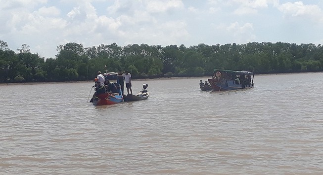 Tin trong nước - Chìm ghe câu cá ở cửa sông Ba Lai, 2 người chết, 2 người mất tích