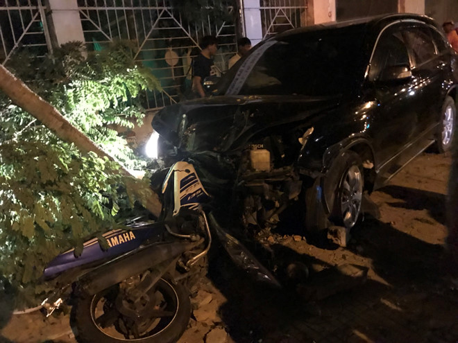 Tin tức - Tin tai nạn giao thông mới nhất ngày 31/10/2018: 2 bố con tử vong, mẹ nguy kịch sau tai nạn kinh hoàng (Hình 2).