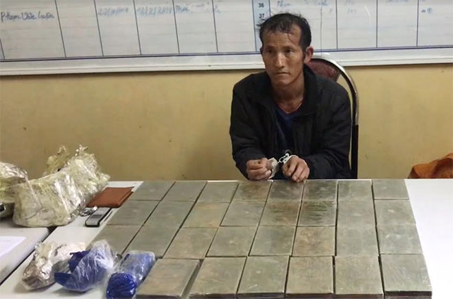 Tin tức - Người đàn ông vận chuyển 30 bánh heroin bị bắt ở 'thung lũng ma túy'