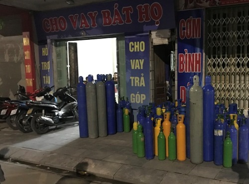 Tin tức - Đột kích 'tổng kho bóng cười' núp bóng tiệm cầm đồ ở Quảng Ninh